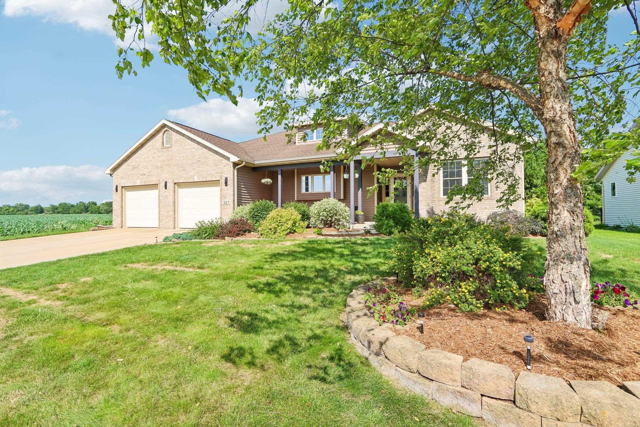 321 4th Street Brooklyn, WI 53521 - Photo 1 of 53