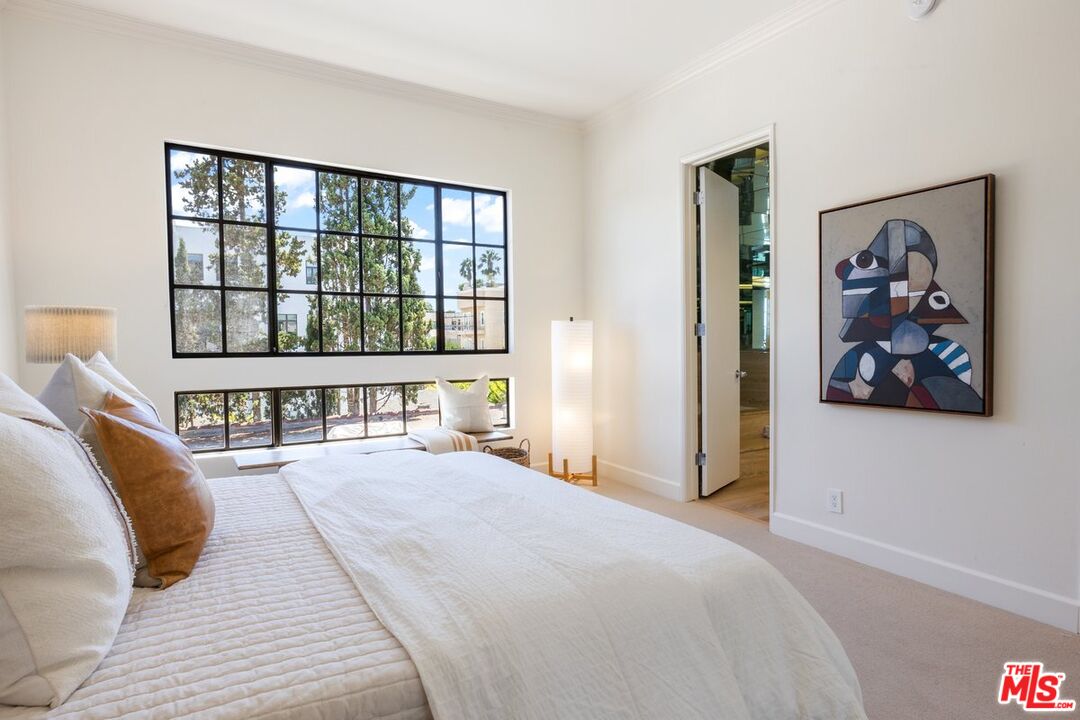 457 North Doheny Drive, Unit 304 Beverly Hills, CA 90210 - Photo 17 of 32 a bedroom with a bed and a painting on the wall