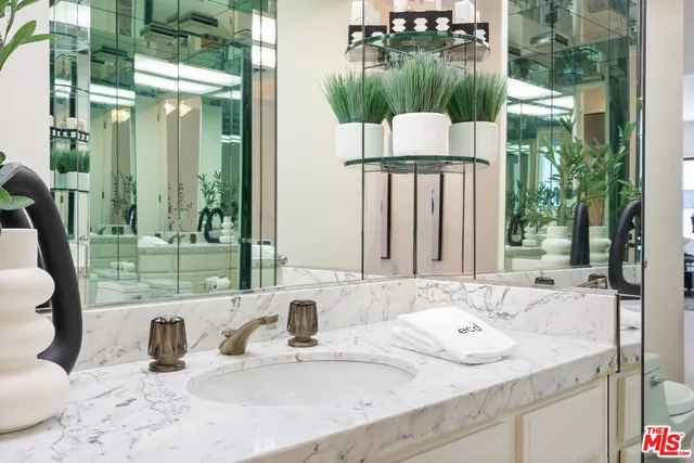 $1,200,000 | 457 North Doheny Drive, Unit 304, Beverly Hills, CA 90210