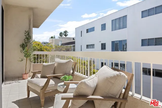 $1,200,000 | 457 North Doheny Drive, Unit 304, Beverly Hills, CA 90210