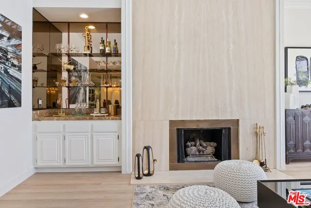 $1,200,000 | 457 North Doheny Drive, Unit 304, Beverly Hills, CA 90210