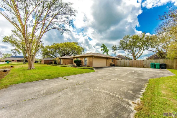 $265,000 | 202 South Hidalgo Lane, Thibodaux, LA 70301