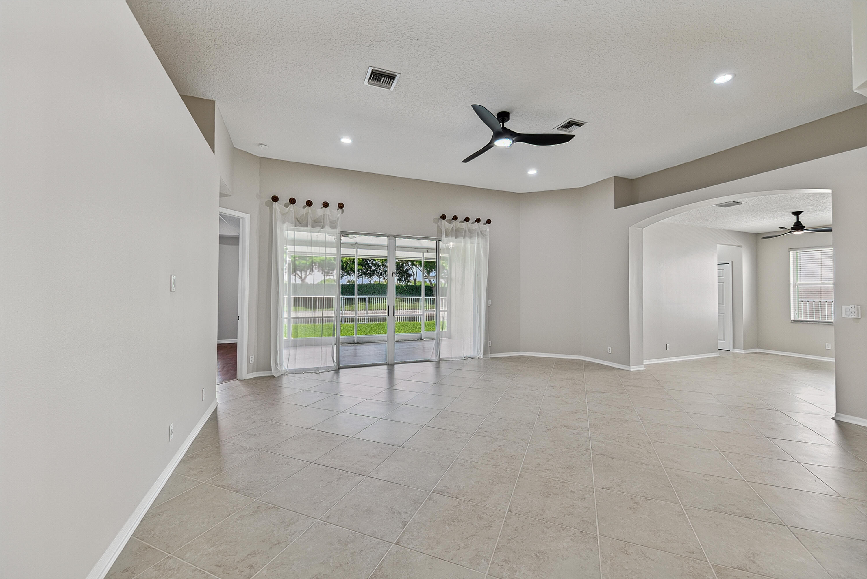 12325 Cascades Pointe Drive Boca Raton, FL 33428 - Photo 7 of 67 schirling-18