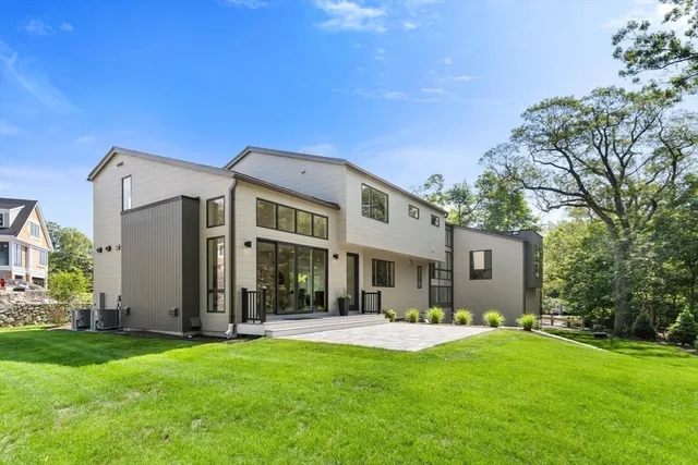 a front view of house with yard