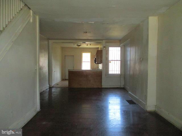 2305 North Rosedale Street Baltimore, MD 21216 - Photo 4 of 21 Living Room