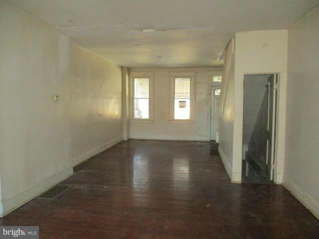 2305 North Rosedale Street Baltimore, MD 21216 - Photo 5 of 21 Living Room