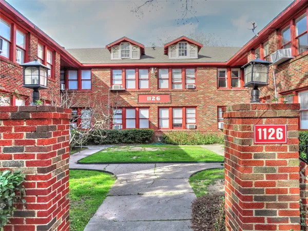 $1,095 | 1126 Berthea Street, Unit 11, Houston, TX 77006