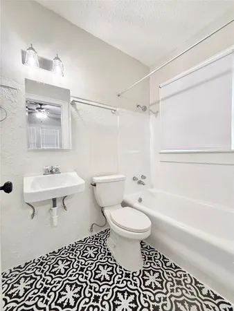 $1,095 | 1126 Berthea Street, Unit 11, Houston, TX 77006