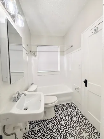 $1,095 | 1126 Berthea Street, Unit 11, Houston, TX 77006