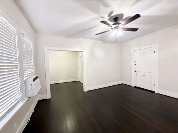 $1,095 | 1126 Berthea Street, Unit 11, Houston, TX 77006