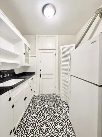 $1,095 | 1126 Berthea Street, Unit 11, Houston, TX 77006