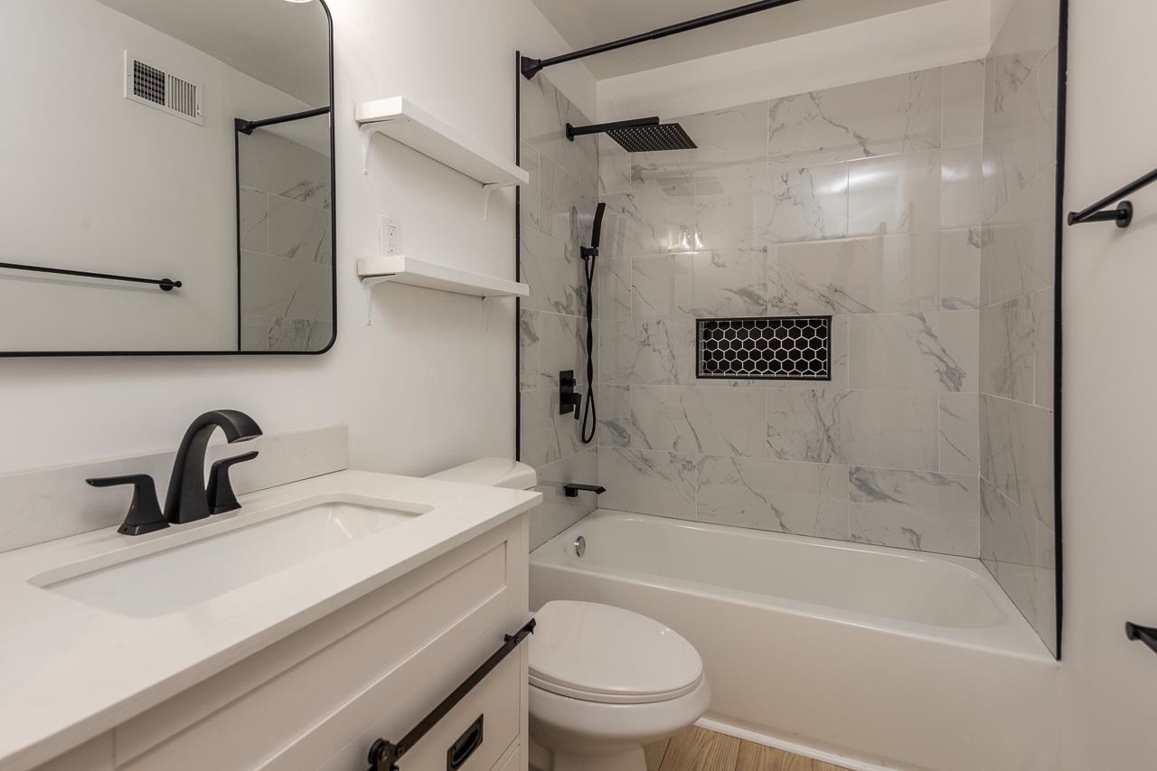 4771 Sea Isle Road Memphis, TN 38117 - Photo 5 of 12 a bathroom with a sink a toilet and a bathtub