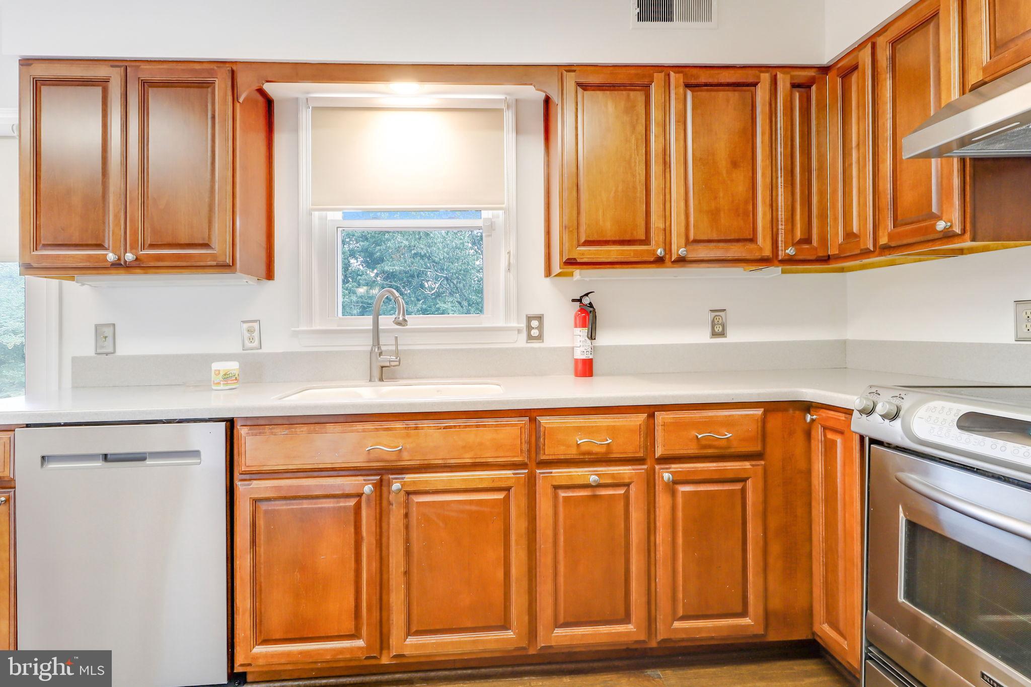 21960 Oatlands Road Aldie, VA 20105 - Photo 19 of 79 a kitchen with stainless steel appliances granite countertop a sink and cabinets with wooden floor