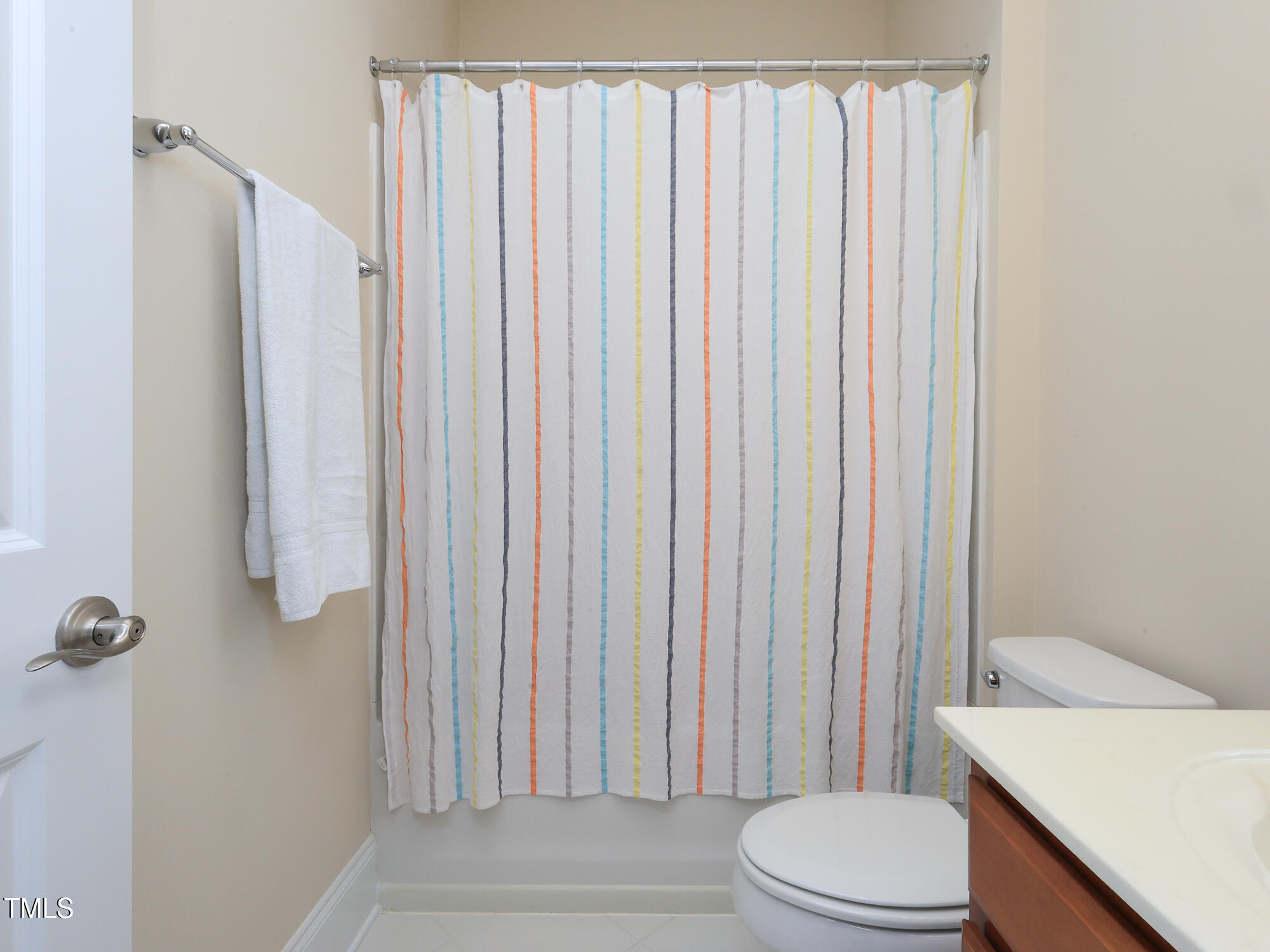 10529 Sablewood Drive, Unit 116 Raleigh, NC 27617 - Photo 43 of 57 065_10529_sablewood_116_full_bath2