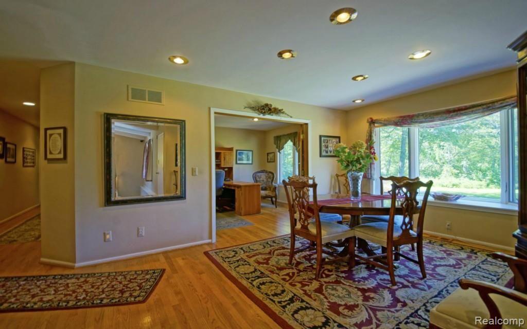 3007 Hunter Road Brighton, MI 48114 - Photo 9 of 33 10-photo-web-1680x1050-213737.jpg
