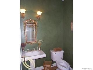 600 North Riverside Avenue St. Clair, MI 48079 - Photo 16 of 19 Powder Rm.jpg