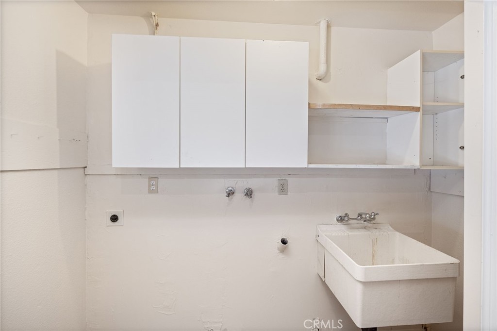 32413 Chickasaw Road Coarsegold, CA 93614 - Photo 14 of 66 a bathroom with a sink and vanity