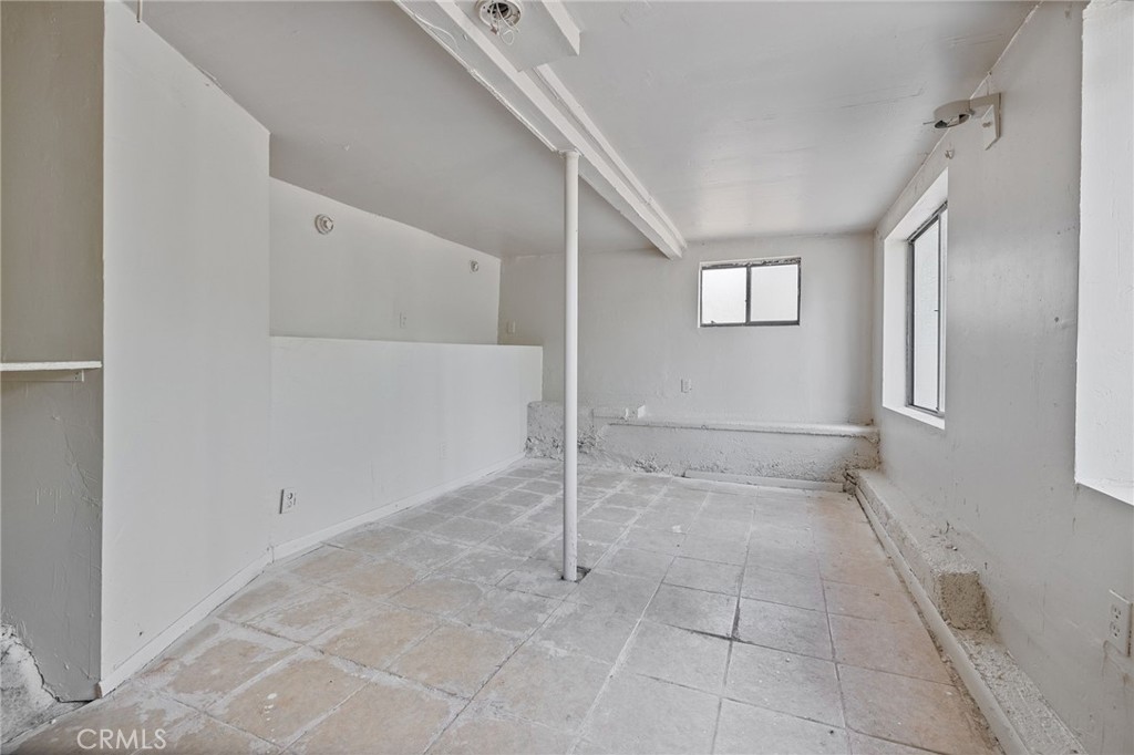 32413 Chickasaw Road Coarsegold, CA 93614 - Photo 17 of 66 a view of an empty room with a window