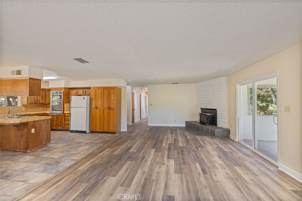 32413 Chickasaw Road Coarsegold, CA 93614 - Photo 19 of 66 a view of an empty room with a window