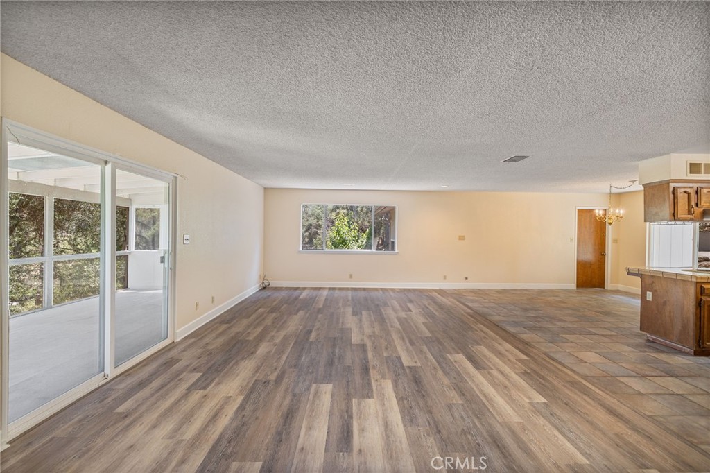 32413 Chickasaw Road Coarsegold, CA 93614 - Photo 20 of 66 a view of an empty room and window