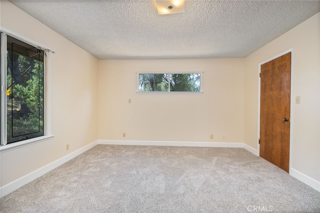32413 Chickasaw Road Coarsegold, CA 93614 - Photo 24 of 66 an empty room with windows