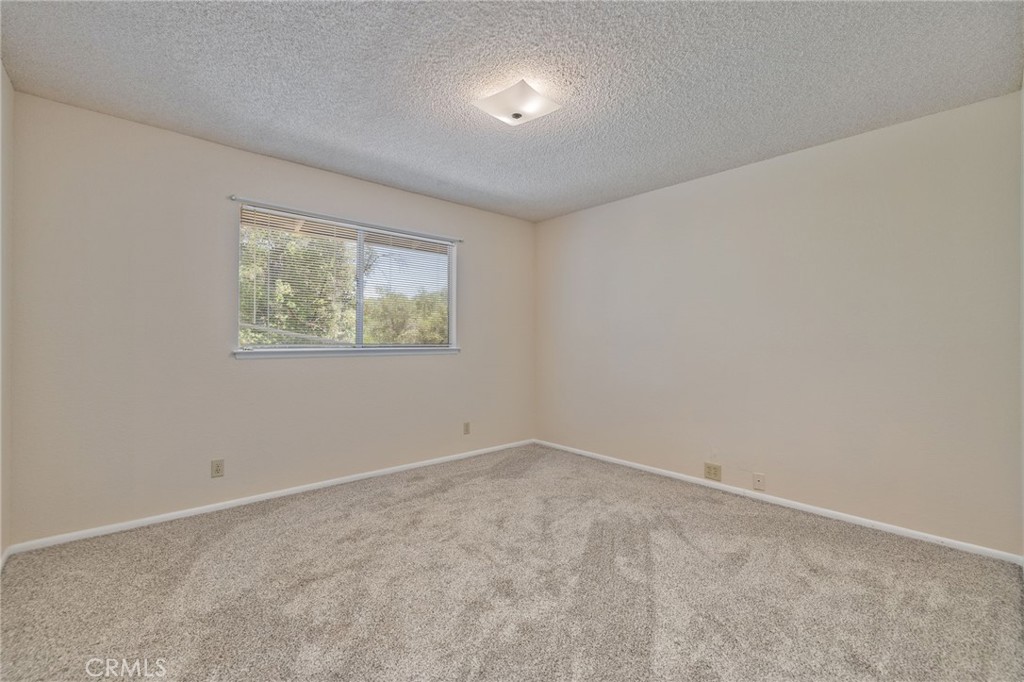 32413 Chickasaw Road Coarsegold, CA 93614 - Photo 27 of 66 an empty room with windows