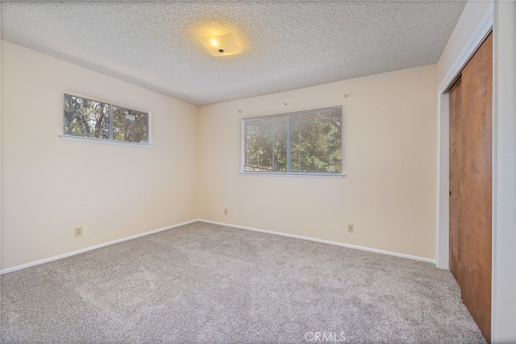32413 Chickasaw Road Coarsegold, CA 93614 - Photo 30 of 66 an empty room with a window
