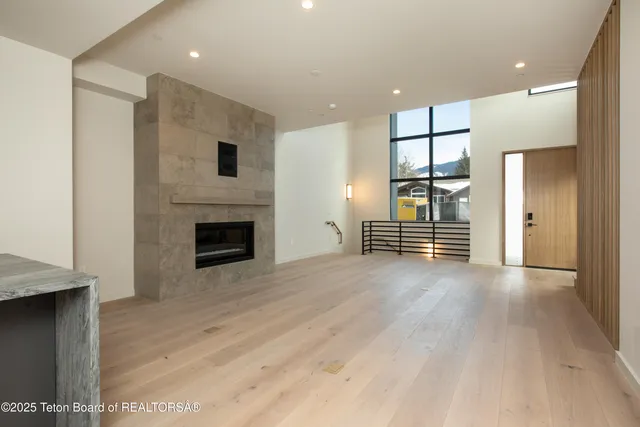 $7,350,000 | 165 Glenwood Street, Unit 28, Jackson, WY 83001