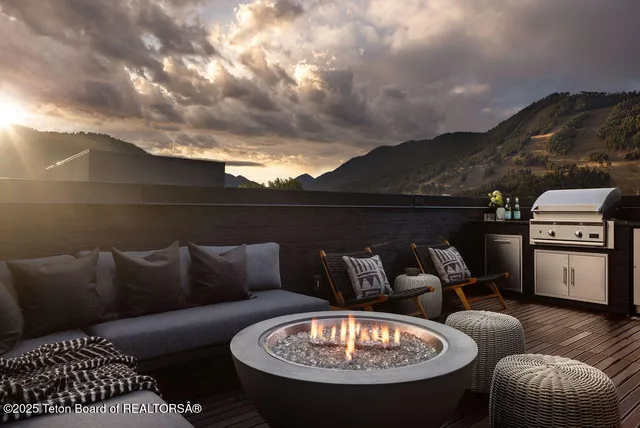 $7,350,000 | 165 Glenwood Street, Unit 28, Jackson, WY 83001