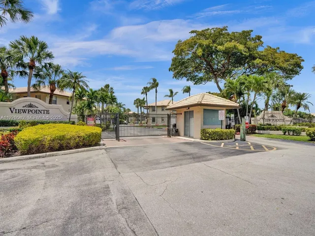 $178,000 | 5501 Lakeside Drive, Unit 204, Margate, FL 33063