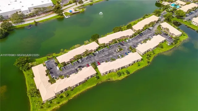 $178,000 | 5501 Lakeside Drive, Unit 204, Margate, FL 33063