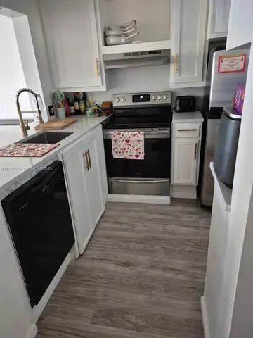 $178,000 | 5501 Lakeside Drive, Unit 204, Margate, FL 33063