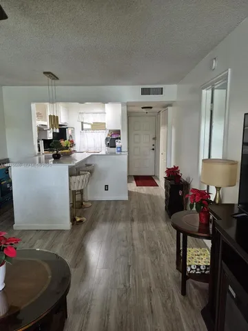 $178,000 | 5501 Lakeside Drive, Unit 204, Margate, FL 33063