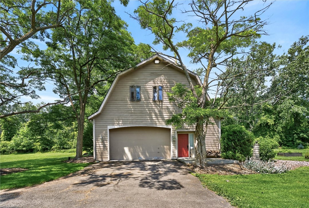 1880 Lake Road Webster, NY 14580 - Photo 4 of 49