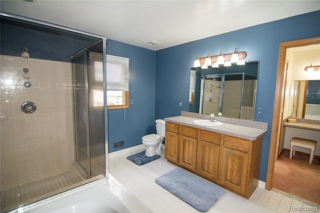 59850 Kunstman Road Ray, MI 48096 - Photo 23 of 37 23 master bath.jpg