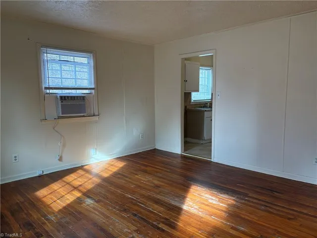 $1,025 | 1301 Wise Avenue, High Point, NC 27260