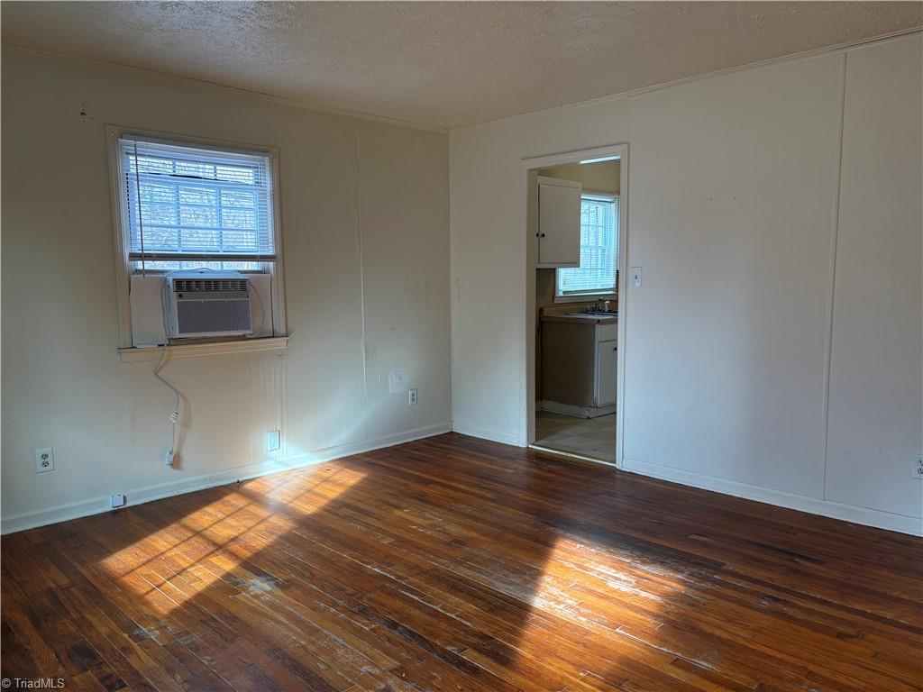 1301 Wise Avenue High Point, NC 27260 - Photo 2 of 11