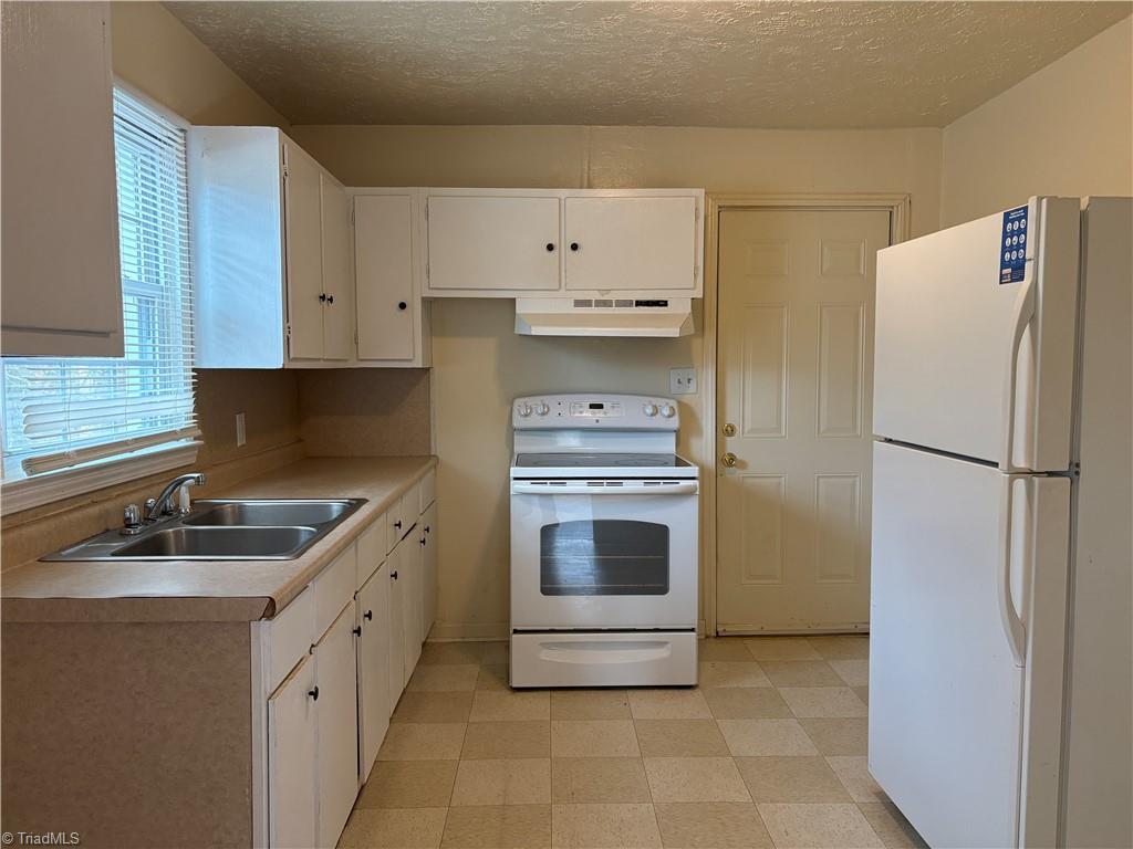 1301 Wise Avenue High Point, NC 27260 - Photo 4 of 11