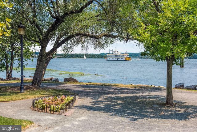 $398,000 | 1200 Braddock Place, Unit 209, Alexandria, VA 22314