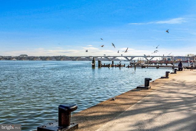 $398,000 | 1200 Braddock Place, Unit 209, Alexandria, VA 22314