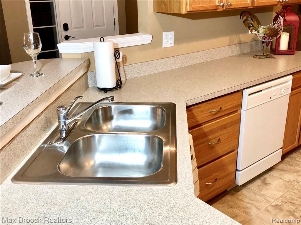 4285 Hampton Ridge Boulevard, Unit 141 Howell, MI 48843 - Photo 12 of 38