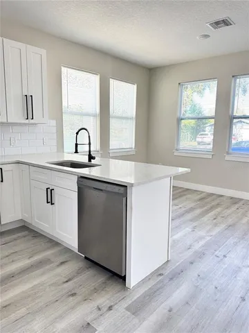 $4,000 | 6900 Dartmouth Avenue North, St. Petersburg, FL 33710