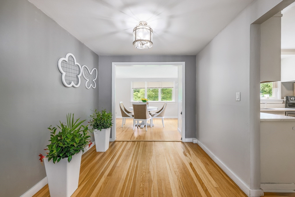12 Lilian Rd Extension Framingham, MA 01701 - Photo 8 of 32