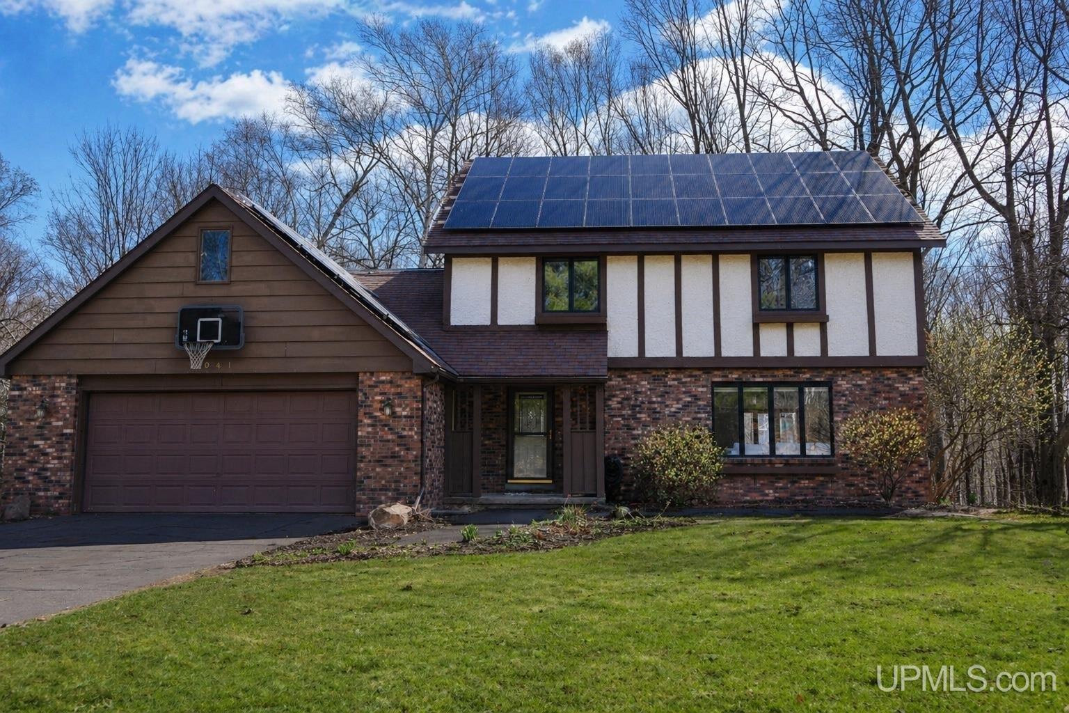 1041 Allouez Road Marquette, MI 49855 - Photo 1 of 38