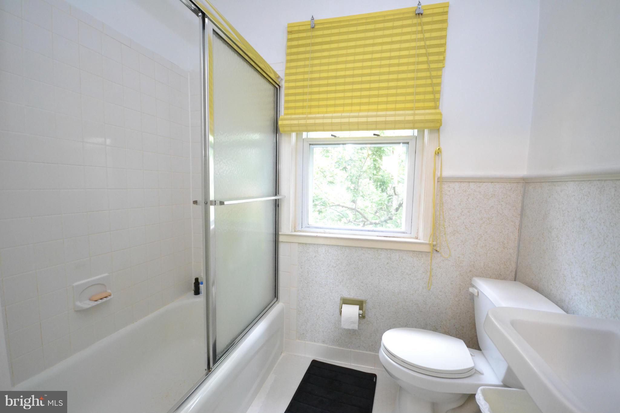 1403 Cedarcroft Road Baltimore, MD 21239 - Photo 14 of 22 Bath