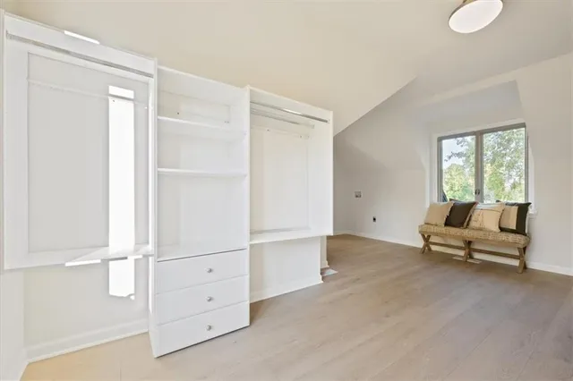 $897,500 | 3680 West 194th Street, Stilwell, KS 66085