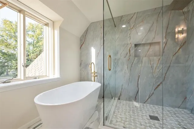 $897,500 | 3680 West 194th Street, Stilwell, KS 66085