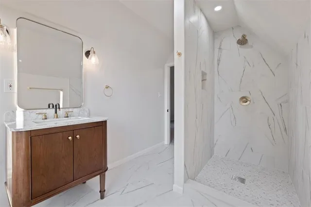 $897,500 | 3680 West 194th Street, Stilwell, KS 66085