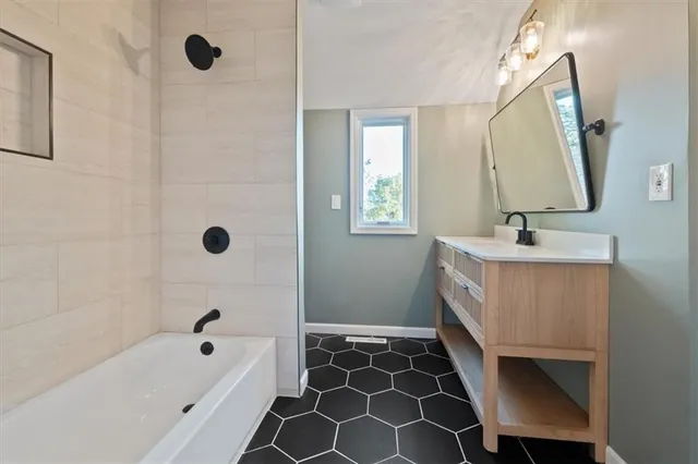 $897,500 | 3680 West 194th Street, Stilwell, KS 66085