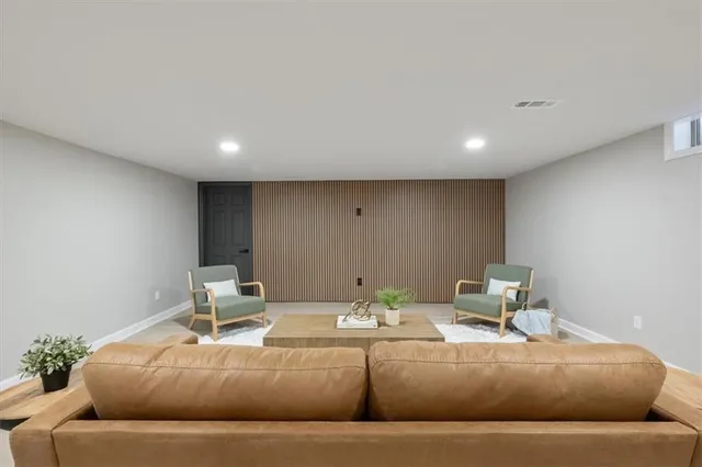 $897,500 | 3680 West 194th Street, Stilwell, KS 66085